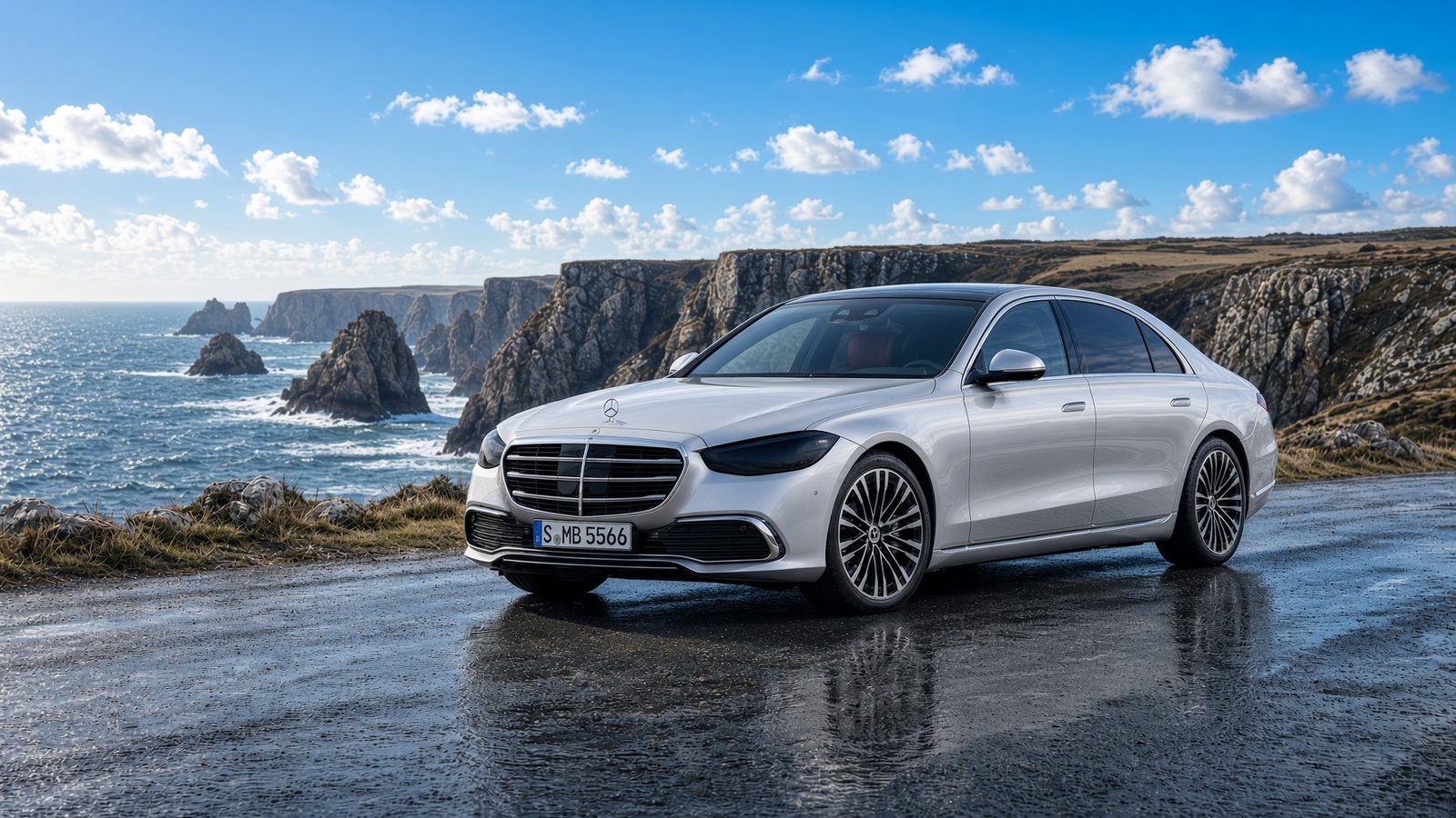 Berline premium convoyée par un chauffeur professionnel sur la côte bretonne